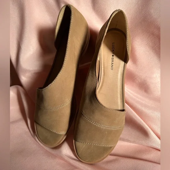 NWOT LUCKY BRAND SERKIE OPEN TOE SLIP ON SANDAL HEELS - Picture 3 of 12
